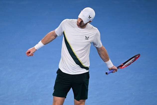 Mandatory Credit: Photo by James Gourley Shutterstock (13728737hl) Andy Murray looks dejected during his third round match Australian Open, Day Six, Tennis, Melbourne Park, Melbourne, Australia - 21 Jan 2023 Australian Open, Day Six, Tennis, Melbourne Park, Melbourne, Australia - 21 Jan 2023 Copyright: xJamesxGourley Shutterstockx 13728737hl