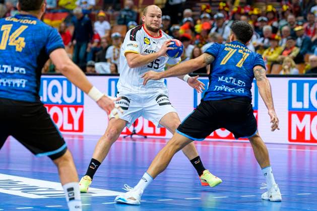 Katowice, 19. Januar 2023: Handball IHF WM, Hauptrunde, 1. Spieltag, Deutschland - Argentinien Paul Drux (Deutschland), Nicolas Bonanno (Argentien) Katowice Spodek Arena Polen