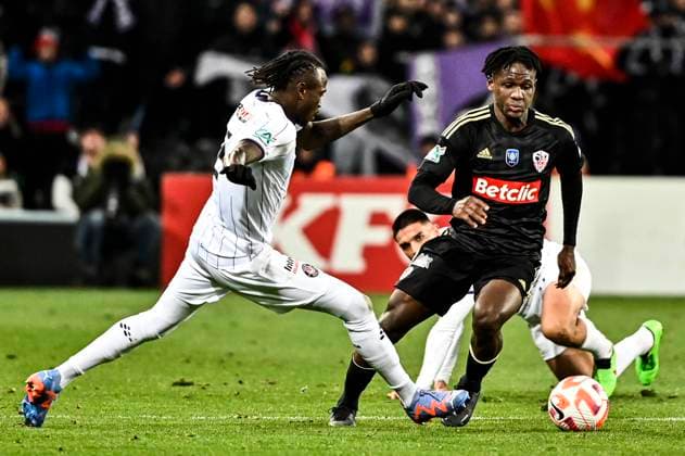 Issiaga Sylla (tfc) vs Jean Botue (aca) FOOTBALL : Toulouse vs Ajaccio - 16eme de Finale Coupe de France - Toulouse - 21 01 2023 ThierryBreton Panoramic 