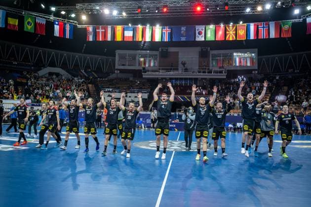 Sport Bilder des Tages Handball Kattowitz 21.01.2023 Weltmeisterschaft Handball WM Männer Hauptrunde Niederlande (NED) - Deutschland (GER) Jubel Team Deutschland *** Handball Katowice 21 01 2023 world championship handball world championship men main round Netherlands NED Germany GER cheer team Germany