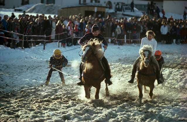 der Haflinger Reit- und Fahrverein veranstaltete1978 und in späteren Jahren im Frühjahr alljährlich ein Haflinger-Schlittenrennen das aber anscheinend ab 2010 nicht mehr durchgeführt wird *** the Haflinger Riding and Driving Club organized in 1978 and in later years an annual Haflinger sled race in spring, but it seems that it is no longer held as of 2010.
