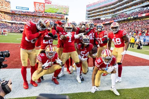Sport Bilder des Tages SANTA CLARA, CA - JANUARY 22: The San Francisco defense celebrates an interception during the NFL, American Football Herren, USA NFC Divisional Playoff game between the Dallas Cowboys and San Francisco 49ers at Levi™s Stadium in Santa Clara, CA. (Photo by Bob Kupbens Icon Sportswire) NFL: JAN 22 NFC Divisional Playoffs - TBD at 49ers Icon230122021