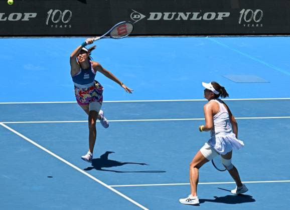 (230123) -- MELBOURNE, Jan. 23, 2023 -- Yang Zhaoxuan Chan Hao-ching (L) compete during the women s doubles third round match against Anhelina Kalinina Alison Van Uytvanck at Australian Open in Melbourne Park, in Melbourne, Australia, Jan. 23, 2023. ) (SP)AUSTRALIA-MELBOURNE-TENNIS-AUSTRALIAN OPEN-DAY 8 GuoxLei 