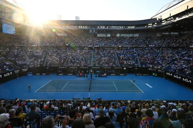 Sport Bilder des Tages TENNIS AUSTRALIAN OPEN, Novak Djokovic of Serbia (R) serves during his match against Alex de Minaur of Australia during the 2023 Australian Open tennis tournament at Melbourne Park in Melbourne, Monday, January 23, 2019. ( NO ARCHIVING, EDITORIAL USE ONLY, NO USE IN BOOKS WITHOUT CONSENT MELBOURNE VICTORIA AUSTRALIA  Copyright: xJOELxCARRETTx 20230123001755819388