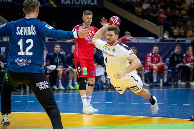 Handball Kattowitz 23.01.2023 Weltmeisterschaft Handball WM Männer Hauptrunde Deutschland (GER) - Norwegen (NOR) Johannes Golla (Deutschland, No.04) SAEVERAS Kristian (Norwegen, No.12)