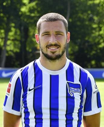 Bundesligist Hertha BSC stellt Mannschaft für Saison 20 21 vor *** NUR FÜR REDAKTIONELLE ZWECKE *** EDITORIAL USE ONLY ***<p>Mathew Leckie vom Fussball- Bundesligist Hertha BSC steht am 17. August 2020 auf dem Schenkendorfplatz am Olympiastadion in Berlin Charlottenburg. Deutschland Berlin Berlin Copyright: JoergxKrauthoefer *** Bundesligist Hertha BSC , Team for Season 20 21 before *** only for editorial Purposes *** Editorial Use only *** P Mathew Leckie of Football Bundesligist Hertha BSC is at 17 August 2020 on the Schenkendorfplatz at Olympic Stadium in Berlin Charlottenburg Germany Berlin Berlin Copyright Joerg x Krauthoefer Copyright: JoergxKrauthoefer doc7bxezxd9dtl1dwb8r78n ,EDITORIAL USE ONLY