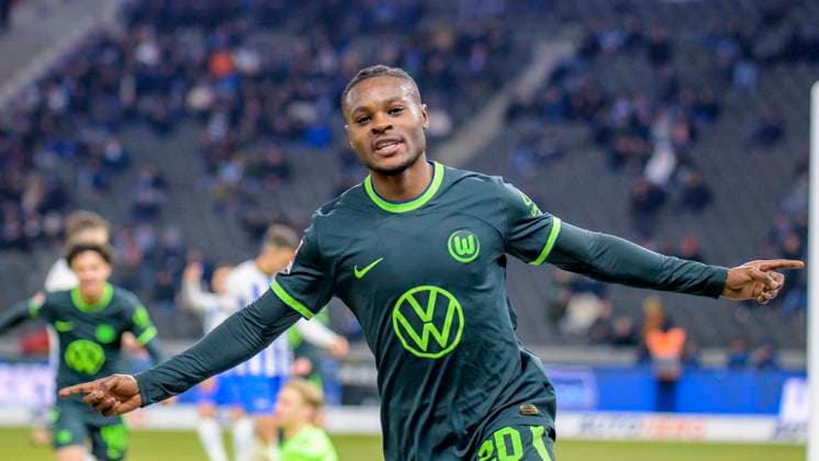 Sport Bilder des Tages Ridle Baku (VfL Wolfsburg 20), trifft zum 0:4, Tor, Treffer, Tor, Treffer, drin, Jubel, Torjubel, Freude, Begeisterung, GER, Hertha BSC vs VfL Wolfsburg , Bundesliga, 17. Spieltag, Spielzeit 2022 2023, 24.01.23, DFL REGULATIONS PROHIBIT ANY USE OF PHOTOGRAPHS AS IMAGE SEQUENCES AND OR QUASI-VIDEO, GER, Berlin, Hertha BSC vs VfL Wolfsburg , Bundesliga, Spielzeit 2022 2023, 17. Spieltag, 24.01.2023, Berlin Copyright: xUwexKoch Eibner-Pressefotox EP_UKH
