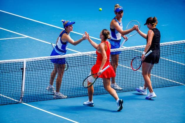 Belgian Elise Mertens, Ukrainian Marta Kostyuk), US Storm Hunter and Romanian Elena-Gabriela Ruse shake hands after a tennis match between Belgian-US pair Mertens-Hunter and Ukrainian-Romanian pair Kostyuk-Ruse, the quarter-finals of the women s doubles at the Australian Open tennis Grand Slam, Wednesday 25 January 2023 in Melbourne Park, Melbourne, Australia. PATRICKxHAMILTON  x58739435x