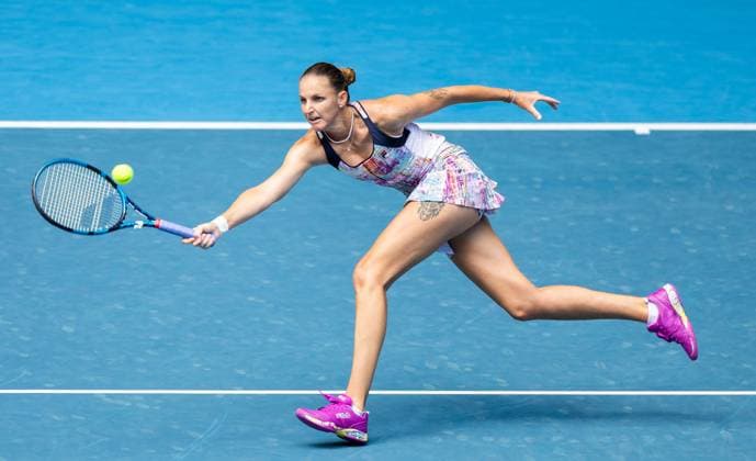 (230125) -- MELBOURNE, Jan. 25, 2023 -- Karolina Pliskova of the Czech Republic hits a return during the women s singles quarterfinal against Magda Linette of Poland at Australian Open at Melbourne Park in Melbourne, Australia, Jan. 25, 2023. (Photo by Xinhua) (SP)AUSTRALIA-MELBOURNE-TENNIS-AUSTRALIAN OPEN-WOMEN S SINGLES-QUARTERFINALS HuxJingchen 