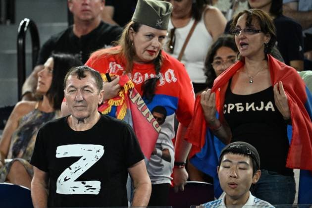 TENNIS AUSTRALIAN OPEN, A man wears a ?Z? on his t-shirt as Novak Djokovic of Serbia takes on Andrey Rublev of Russia during their Quarterfinal match at the 2023 Australian Open tennis tournament at Melbourne Park in Melbourne, Wednesday, January 25, 2023. ( NO ARCHIVING, EDITORIAL USE ONLY, NO USE IN BOOKS WITHOUT CONSENT MELBOURNE VICTORIA AUSTRALIA  Copyright: xLUKASxCOCHx 20230125001756427931