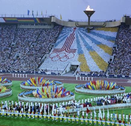 Moscow, USSR. Participants of the closing ceremony of the 22nd Summer Olympic Games, Olympische Spiele, Olympia, OS perform at the Grand Sports Arena of the Central Lenin Stadium. Boris Klipinitser TASS  32468315