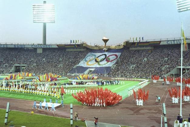 Moscow, USSR. Participants of the closing ceremony of the 22nd Summer Olympic Games, Olympische Spiele, Olympia, OS perform at the Grand Sports Arena of the Central Lenin Stadium. Semyon Maisterman, Nikolai Naumenkov TASS  32470025