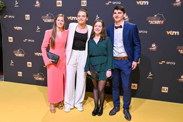 GOUDEN SCHOEN Red Flames player Shari Van Belle and Red Flames goalkeeper Nicky Evrard pictured during the 69 th men edition of the Goldens Shoe Award ceremony and the 7 th Women s edition. The Golden Shoe , Gouden Schoen , Soulier dOr is an award for the best soccer player of the Belgian Jupiler Pro League championship during the year 2022. The female award is for the best Belgian female player of 2022. On Wednesday 25 January 2023 in Antwerp , BELGIUM . PHOTO SPORTPIX David Catry Antwerp Antwerp Expo Antwerp BELGIUM  Copyright: xSportpix.bex xDavidxCatryxDavidxCatryx