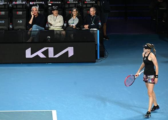 Sport Bilder des Tages TENNIS AUSTRALIAN OPEN, Bill Gates (2L ) looks on to Elena Rybakina of Kazakhstan during her semi final match against Victoria Azarenka of Belarus at the 2023 Australian Open tennis championship at Melbourne Park in Melbourne, Thursday, January 26, 2023. ( NO ARCHIVING, EDITORIAL USE ONLY, NO USE IN BOOKS WITHOUT CONSENT MELBOURNE VICTORIA AUSTRALIA  Copyright: xLUKASxCOCHx 20230126001756757475