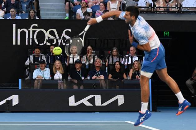 TENNIS AUSTRALIAN OPEN, Co-founder of Microsoft Bill Gates watches Novak Djokovic of Serbia serve during the Men?s semi final match against Tommy Paul of the United States at the 2023 Australian Open tennis championship at Melbourne Park in Melbourne, Friday, January 27, 2023. ( NO ARCHIVING, EDITORIAL USE ONLY, NO USE IN BOOKS WITHOUT CONSENT MELBOURNE VICTORIA AUSTRALIA  Copyright: xLUKASxCOCHx 20230127001757105121