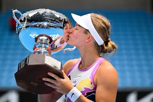 TENNIS AUSTRALIAN OPEN, Diede De Groot of the Netherlands poses for photographs with the winner?s trophy after winning her Women?s Wheelchair singles final match against Yui Kamiji of Japan at the 2023 Australian Open tennis championship at Melbourne Park in Melbourne, Saturday, January 28, 2023. ( NO ARCHIVING, EDITORIAL USE ONLY, NO USE IN BOOKS WITHOUT CONSENT MELBOURNE VICTORIA AUSTRALIA  Copyright: xLUKASxCOCHx 20230128001757403600