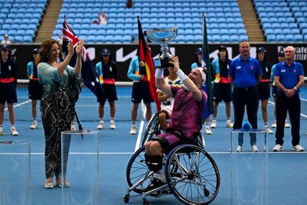 TENNIS AUSTRALIAN OPEN, Alfie Hewett of Great Britain lifts the winner?s trophy after winning his Men?s Wheelchair singles final match against Tokito Oda of Japan at the 2023 Australian Open tennis championship at Melbourne Park in Melbourne, Saturday, January 28, 2023. ( NO ARCHIVING, EDITORIAL USE ONLY, NO USE IN BOOKS WITHOUT CONSENT MELBOURNE VICTORIA AUSTRALIA  Copyright: xLUKASxCOCHx 20230128001757441649