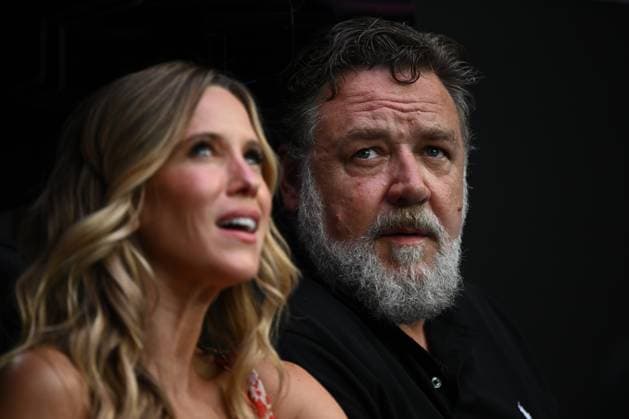 TENNIS AUSTRALIAN OPEN, Australian Actor Russell Crowe with partner Britney Theriot during the Women?s Singles Final between Elena Rybakina of Kazakhstan and Aryna Sabalenka of Russia at the 2023 Australian Open tennis tournament at Melbourne Park in Melbourne, Saturday, January 28, 2023. ( NO ARCHIVING, EDITORIAL USE ONLY, NO USE IN BOOKS WITHOUT CONSENT MELBOURNE VICTORIA AUSTRALIA  Copyright: xJOELxCARRETTx 20230128001757454536