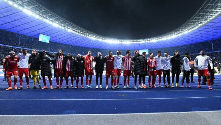 Fussball, Herren, 1. Bundesliga, Saison 2022 23, (18. Spieltag), Hertha BSC - 1. FC Union Berlin, Union jubelt nach Abpfiff mit den Fans, 28.01. 2023, Copyright: xMatthiasxKochx