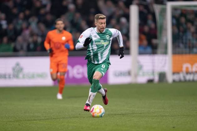 GER, 1. FBL, SV Werder Bremen vs VFL Wolfsburg 28.01.2023, wohninvest Weserstadion, Bremen, GER, 1. FBL, SV Werder Bremen vs VFL Wolfsburg im Bild Mitchell Weiser (Werder Bremen 08); Einzelaktion, Ganzkörper Ganzkoerper Ball am Fuss,