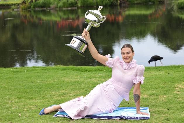 Aryna Sabalenka, BLR, presenting her trophy during a photoshoot in the botanical gardens after 2023 Australian Open in Melbourne, 29 01 2023; -