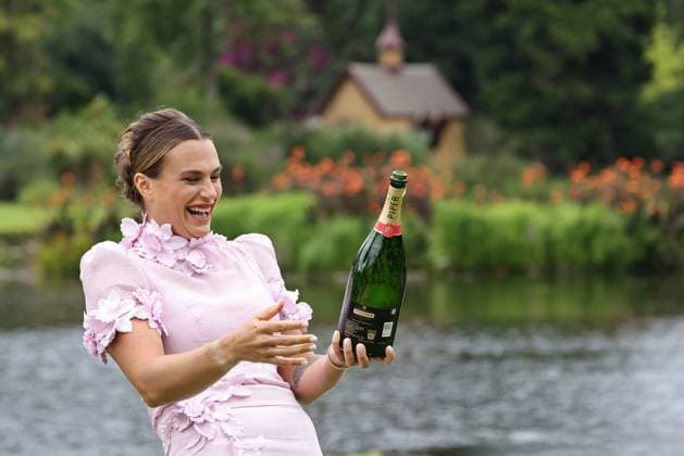 Aryna Sabalenka, BLR, presenting her trophy during a photoshoot in the botanical gardens after 2023 Australian Open in Melbourne, 29 01 2023; -