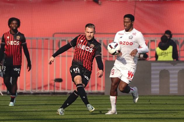 Aaron Ramsey (OGC Nice) - Jonathan David (Lille) FOOTBALL : OGC Nice vs Lille - Ligue 1 Ubereats - Nice - 29 01 2023 NorbertScanella Panoramic 