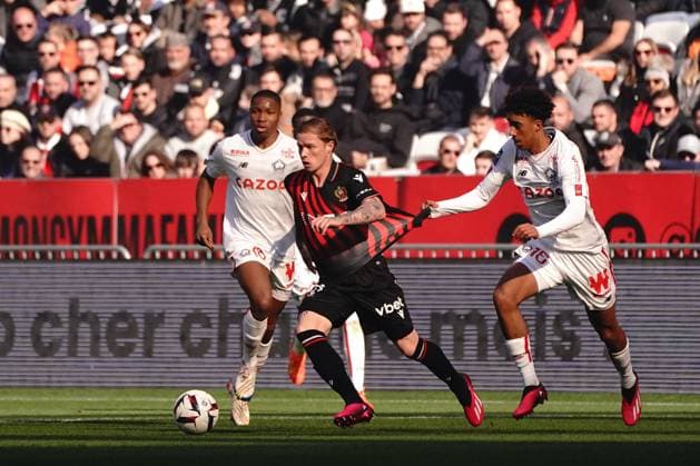 Melvin Bard (OGC Nice) - Leny Yoro (Lille) FOOTBALL : OGC Nice vs Lille - Ligue 1 Ubereats - Nice - 29 01 2023 NorbertScanella Panoramic 