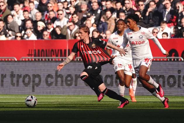Melvin Bard (OGC Nice) - Leny Yoro (Lille) FOOTBALL : OGC Nice vs Lille - Ligue 1 Ubereats - Nice - 29 01 2023 NorbertScanella Panoramic 