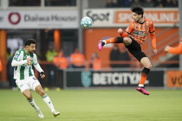 Bilder des Jahres 2023, Sport 01 Januar Sport Bilder des Tages VOLENDAM - (lr) Daleho Irandust of FC Groningen, Florent Sanchez of FC Volendam during the Dutch premier league game between FC Volendam and FC Groningen at Kras stadium on January 29, 2023 in Volendam, Netherlands. ANP ROY LAZET Dutch Eredivisie 2022 2023 xVIxANPxSportx xxANPxIVx *** VOLENDAM lr Daleho Irandust of FC Groningen, Florent Sanchez of FC Volendam during the Dutch premier league game between FC Volendam and FC Groningen at Kras stadium on January 29, 2023 in Volendam, Netherlands ANP ROY LAZET Dutch Eredivisie 2022 2023 xVIxANPxSportx xxANPxIVx 461767756 originalFilename: 461767756.jpg