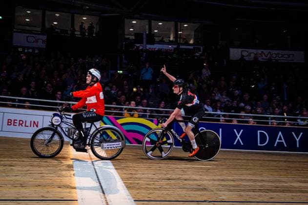 HEIJNEN Philip: Six Day Berlin 2023 Team 7 - HEIJNEN Philip ( NED ) - Red Querformat - quer - horizontal - Landscape - Event Veranstaltung: Six Day Berlin 2023 - Category Kategorie: Cycling - Track cycling, Rad, Radsport, Bahnrad, Bahn Sixdays - Elite Men - Location Ort: Europe Germany - Berlin - Velodrom Berlin - Discipline: Derny Race - Distance: ... m - Date Datum: 29.01.2023 Sunday Day 3 -