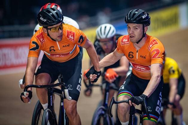 HOPPEZAK Vincent, HAVIK Yoeri: Six Day Berlin 2023 Team 2 - HOPPEZAK Vincent ( NED ) - Black - HAVIK Yoeri ( NED ) - Red Querformat - quer - horizontal - Landscape - Event Veranstaltung: Six Day Berlin 2023 - Category Kategorie: Cycling - Track cycling, Rad, Radsport, Bahnrad, Bahn Sixdays - Elite Men - Location Ort: Europe Germany - Berlin - Velodrom Berlin - Discipline: Madison - Distance: ... m - Date Datum: 29.01.2023 Sunday Day 3 -