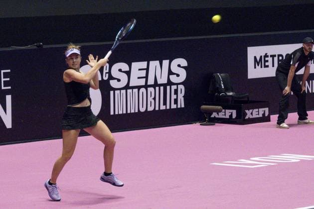 La joueuse de tennis Linda Noskova (CZE) victorieuse de l espagnole Garbine Muguruza lors de l Open 6eme sens Immobilier MÃ tropole de Lyon 2023, tournoi de tennis fÃ minin WTA, Tennis Damen 250 de Caroline Garcia, Lyon 30 01 2022 TENNIS : Open 6eme Sens Immobilier Lyon Metropole - 30 01 2023 SandrineThesillat Panoramic 