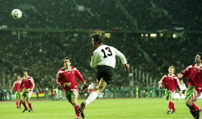 15.11.95 Deutschland - Bulgarien Deutschland, Berlin, 15.11.1995, Fussball, UEFA, EM-Qualifikation, DFB Deutschland - Bulgarien (3:1): Fredi Bobic (Deutschland). *** 15 11 95 Germany Bulgaria Germany, Berlin, 15 11 1995, football, UEFA, European Championship qualification, DFB Germany Bulgaria 3 1 Fredi Bobic Germany