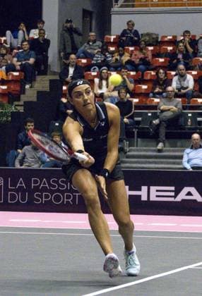 La joueuse de tennis Caroline Garcia (FRA) lors de son 1er match, le 2eme jour de son tournoi l Open 6eme sens Immobilier MÃ tropole de Lyon 2023, tournoi de tennis fÃ minin WTA, Tennis Damen 250, Lyon 31 01 2022 - TENNIS : Open 6eme Sens Immobilier Lyon Metropole - 31 01 2023 SandrineThesillat Panoramic 