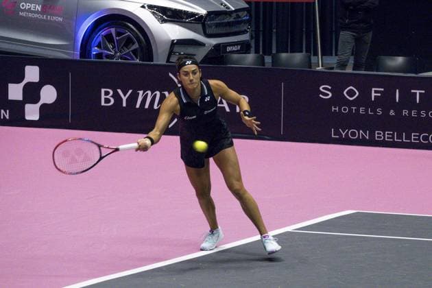 La joueuse de tennis Caroline Garcia (FRA) gagne son 1er match face Ã Tereza Martincova, tcheque, le 2eme jour de son tournoi l Open 6eme sens Immobilier MÃ tropole de Lyon 2023, tournoi de tennis fÃ minin WTA, Tennis Damen 250, Lyon 31 01 2022 - TENNIS : Open 6eme Sens Immobilier Lyon Metropole - 31 01 2023 SandrineThesillat Panoramic 