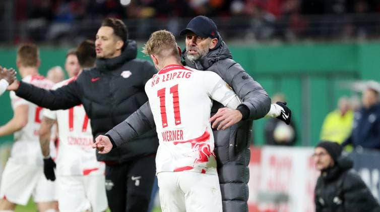 Sport Themen der Woche KW05 Sport Bilder des Tages RB Leipzig - Hoffenheim 01.02.2023 Leipzig, 01.02.2023, Red Bull Arena, Fussball, DFB-Pokal, Achtelfinale , RB Leipzig vs. TSG Hoffenheim , Im Bild: Tor für RB Leipzig. Timo Werner (11, RB Leipzig) trifft zum 3:1 und jubelt mit Trainer Marco Rose, RB Leipzig. , DFB regulations prohibit any use of photographs as image sequences and or quasi-video. , *** RB Leipzig Hoffenheim 01 02 2023 Leipzig, 01 02 2023, Red Bull Arena, Football, DFB Cup, Round of 16 , RB Leipzig vs TSG Hoffenheim , In picture Goal for RB Leipzig Timo Werner 11, RB Leipzig scores 3 1 and cheers with coach Marco Rose, RB Leipzig , DFB regulations prohibit any use of photographs as image sequences and or quasi video , Picture Point
