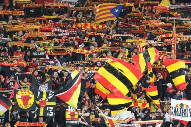 Supporters Lens lors du match RC Lens - OGC Nice, stade Bollaert-Delelis, 1er fÃ vrier 2023 FOOTBALL : RC Lens vs OGC Nice - Ligue 1 Uber Eats - 01 02 2023 LaurentSanson Panoramic 