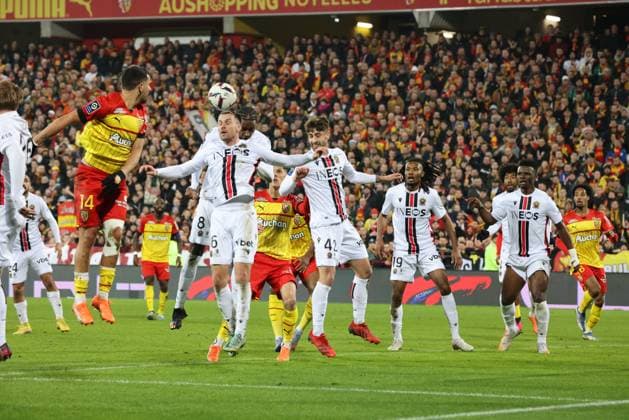 Action lensoise dans la surface nicoise lors du match RC Lens - OGC Nice, stade Bollaert-Delelis, 1er fÃ vrier 2023 FOOTBALL : RC Lens vs OGC Nice - Ligue 1 Uber Eats - 01 02 2023 LaurentSanson Panoramic 