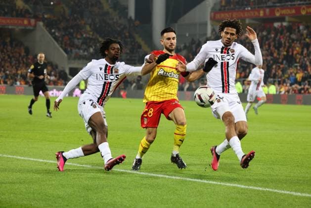 Adrien Thomasson (Lens) lors du match RC Lens - OGC Nice, stade Bollaert-Delelis, 1er fÃ vrier 2023 FOOTBALL : RC Lens vs OGC Nice - Ligue 1 Uber Eats - 01 02 2023 LaurentSanson Panoramic 