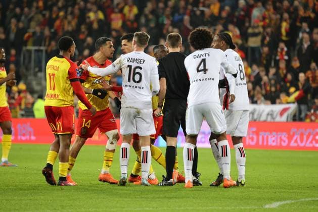 Tension entre les joueurs lors du match RC Lens - OGC Nice, stade Bollaert-Delelis, 1er fÃ vrier 2023 FOOTBALL : RC Lens vs OGC Nice - Ligue 1 Uber Eats - 01 02 2023 LaurentSanson Panoramic 