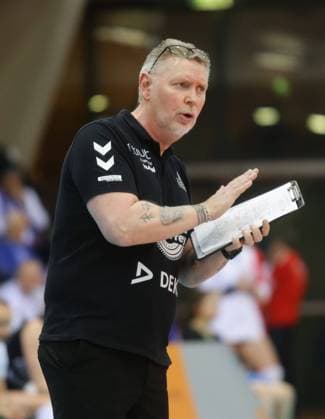 Stuttgart , CEV Champions League , Allianz MTV Stuttgart vs. LKS Commercecon Lodz , Trainer Tore Aleksandersen ( Stgt )
