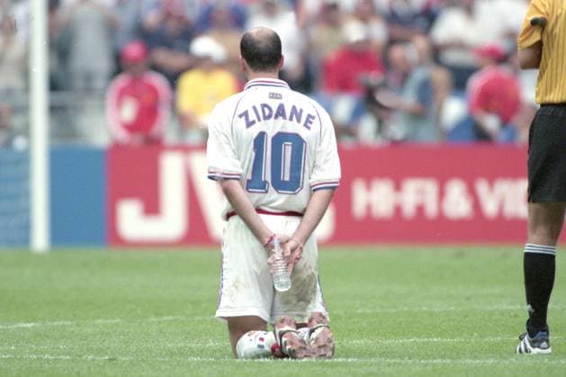 ZINEDINE ZIDANE, Francia, Coppa del Mondo FIFA, Francia 1998, World Cup, Quarter Final Italy vs France 0-0 (3-4 apk), 03-07-1998, Azione, Action, Single shot, Durante i calci di rigore, During Penalty shootout MONDIALI FIFA FRANCIA 1998 QUARTI DI FINALE ITALIA-FRANCIA 0-0 (