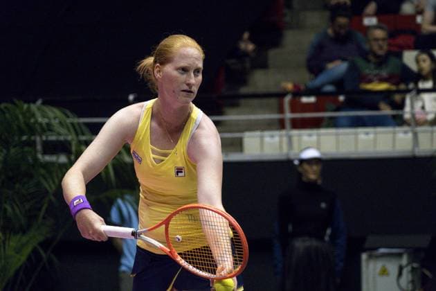 La joueuse de tennis belge Alison Van Uytvanck remporte le 1er set 6 - 2 face Ã la francaise Caroline Garcia - Open 6eme sens Immobilier MÃ tropole de Lyon 2023, tournoi de tennis fÃ minin WTA, Tennis Damen 250 de Caroline Garcia, Lyon 02 02 2022 - TENNIS : Open 6eme Sens Immobilier Lyon Metropole - 02 02 2023 SandrineThesillat Panoramic 