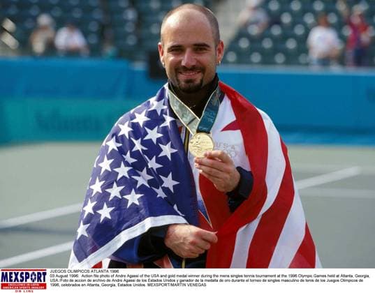 ATLANTA 96 AGASSI JUEGOS OLIMPICOS ATLANTA 1996 03 August 1996: Action file photo of Andre Agassi of the USA and gold medal winner during the mens singles tennis tournament at the 1996 Olympic Games, Olympische Spiele, Olympia, OS held at Atlanta, Georgia, USA. Foto de accion de archivo de Andre Agassi de los Estados Unidos y ganador de la medalla de oro durante el torneo de singles masculino de tenis de los Juegos Olimpicos de 1996, celebrados en Atlanta, Georgia, Estados Unidos. MEXSPORT MARTIN VENEGAS ATLANTA GEORGIA UNITED STATES  Copyright: xMARTINxVENEGASx 339663P ATLANTA 96 AGASSI35