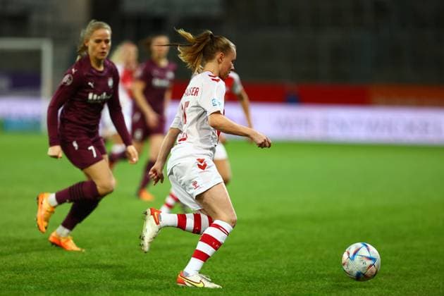 Laura Donhauser (FC Koeln, 25) und Antonia Baass (SGS Essen, 07) GER, SGS Essen gegen 1. FC Koeln, Fussball, Frauen Bundesliga, 11. Spieltag, Spielzeit 2022 2023, 03.02.2023 DFL REGULATIONS PROHIBIT ANY USE OF PHOTOGRAPHS AS IMAGE SEQUENCES AND OR QUASI-VIDEO. GER, SGS Essen gegen 1. FC Koeln, Fussball, Frauen Bundesliga, 11. Spieltag, Spielzeit 2022 2023, 03.02.2023 Essen Copyright: xEibner-Pressefoto AntxPalmerx EP_APR