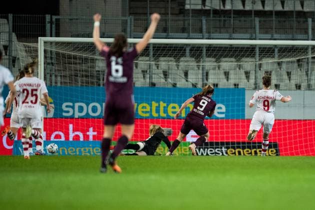 FLYERALARM Frauen Fussball Bundesliga, SGS Essen - 1. FC Koeln; 03.02.2023 Ramona Maier (SGS Essen, 9) trifft zum 1:0 FLYERALARM Frauen Fussball Bundesliga, SGS Essen - 1. FC Koeln, Essen, Stadion an der Hafenstrasse DFB REGULATIONS PROHIBIT ANY USE OF PHOTOGRAPHS AS IMAGE SEQUENCES AND OR QUASI-VIDEO. Copyright: xBEAUTIFULxSPORTS Wunderlx