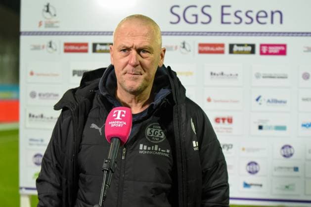 Markus Högner SGS Essen vs. 1. FC Köln 03.02.2023 Markus Högner Trainer SGS Essen 11. Spieltag der Flyeralarm Frauen-Bundesliga Saison 2022 2023 SGS Essen gegen den 1. FC Köln am 3. Februar 2023 im Stadion an der Hafenstraße in Essen (Nordrhein-Westfalen Deutschland).