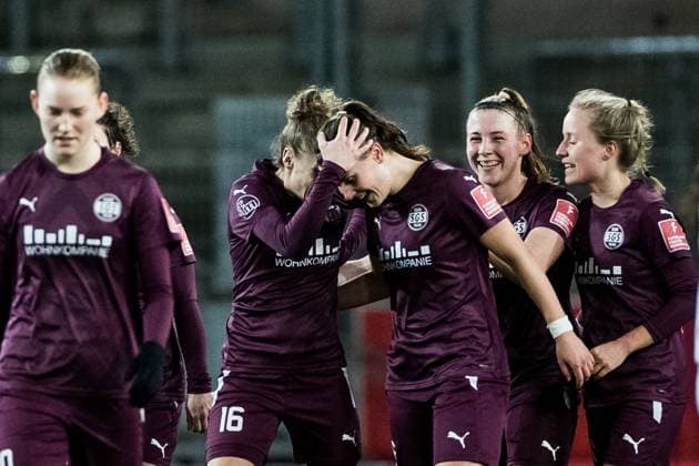 FLYERALARM Frauen Fussball Bundesliga, SGS Essen - 1. FC Koeln; 03.02.2023 Jubel zum 4:0 durch Katharina Piljic (SGS Essen, 6) FLYERALARM Frauen Fussball Bundesliga, SGS Essen - 1. FC Koeln, Essen, Stadion an der Hafenstrasse DFB REGULATIONS PROHIBIT ANY USE OF PHOTOGRAPHS AS IMAGE SEQUENCES AND OR QUASI-VIDEO. Copyright: xBEAUTIFULxSPORTS Wunderlx