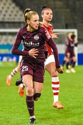 Vivien Endemann SGS Essen vs. 1. FC Köln 03.02.2023 Vivien Endemann 11. Spieltag der Flyeralarm Frauen-Bundesliga Saison 2022 2023 SGS Essen gegen den 1. FC Köln am 3. Februar 2023 im Stadion an der Hafenstraße in Essen (Nordrhein-Westfalen Deutschland). Endstand: 4:0 vor 1.307 Zuschauern.